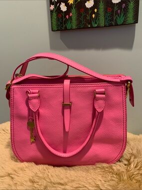 Bubblegum pink fossil Crossbody optional handbag. New without tags.